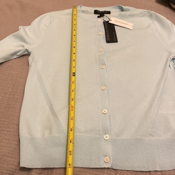Banana Republic Stretch Cotton light blue button down cardigan. Size Xs. NEW. - Picture 8 of 10